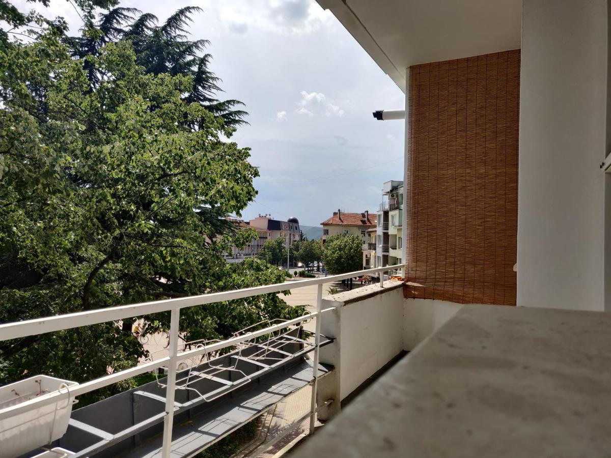White Apartment Kazanlak Luaran gambar